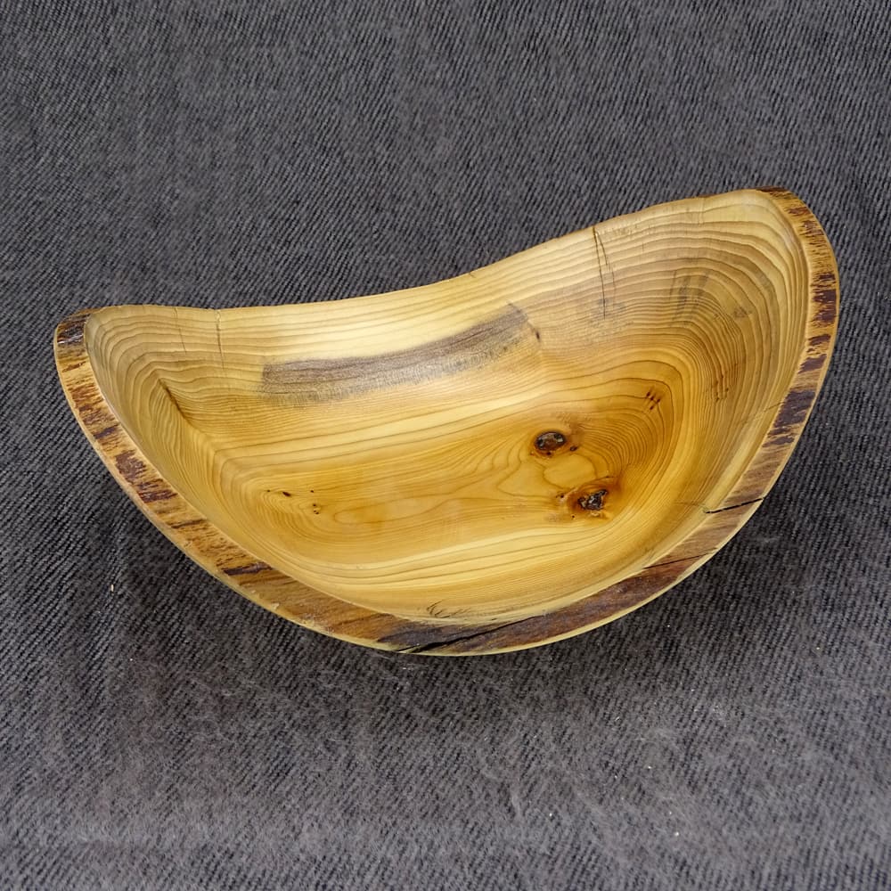 Ovale Schale aus Eibenholz