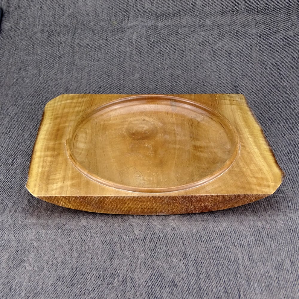 Rechteckiger Teller aus Nuss