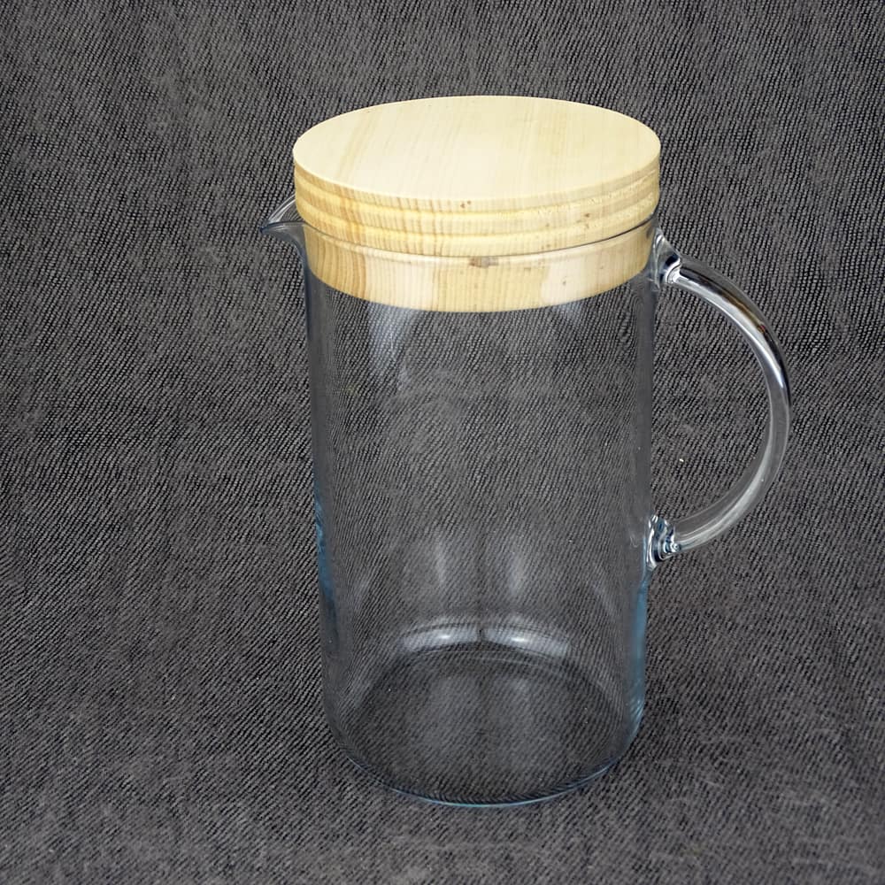 Wasserkaraffe mit Zirbendeckel