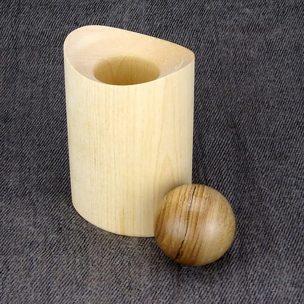Ovale Deko-Dose mit Nuss-Kugel – Bild 2