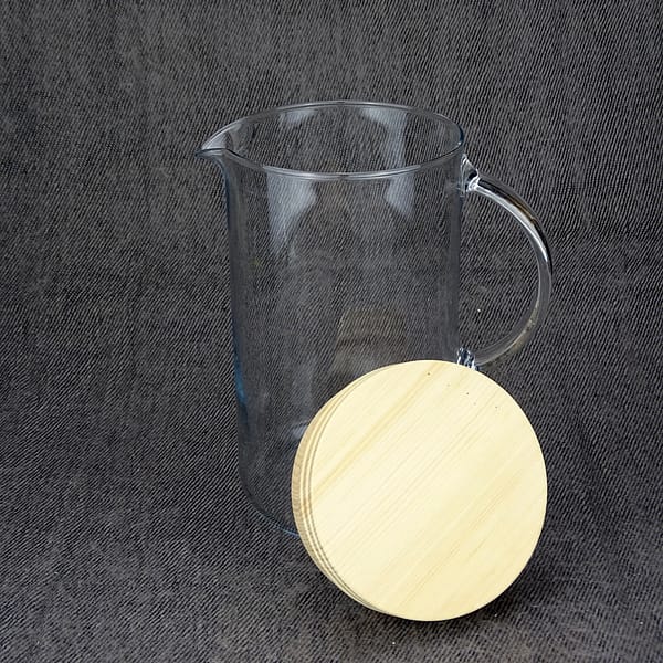 Wasserkaraffe mit Zirbendeckel
